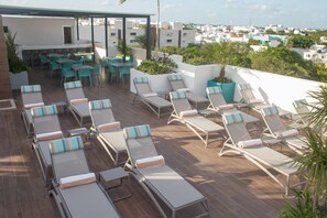 Bar junto a la piscina