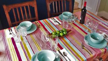 Rumah | Makan di kamar