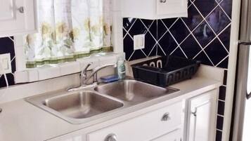 Rumah | Dapur pribadi | Lemari es, microwave, oven, dan kompor