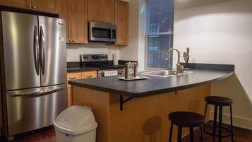 Apartment | Private kitchen | Microwave, oven, stovetop, coffee/tea maker