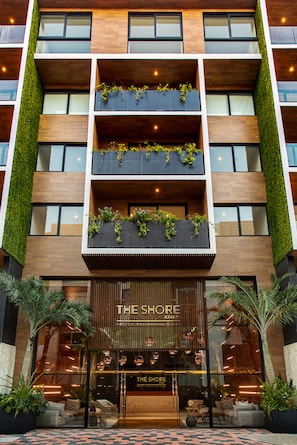 Vista frontal de la propiedad