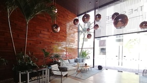 Lobby sitting area - The Shore At 46th Hotel (Playa del Carmen)