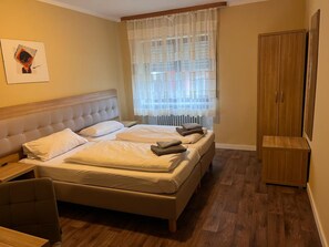 Double Room | Desk, laptop workspace, soundproofing, free WiFi - Hotel zur Post (Hünfelden)