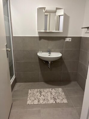Appart'hôtel, 2 chambres | Salle de bain