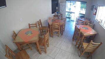 Café da manhã continental grátis todos os dias
