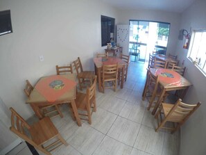 Free daily continental breakfast - Pousada Cordeiro (Penha)