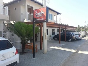 Front of property - Pousada Cordeiro (Penha)