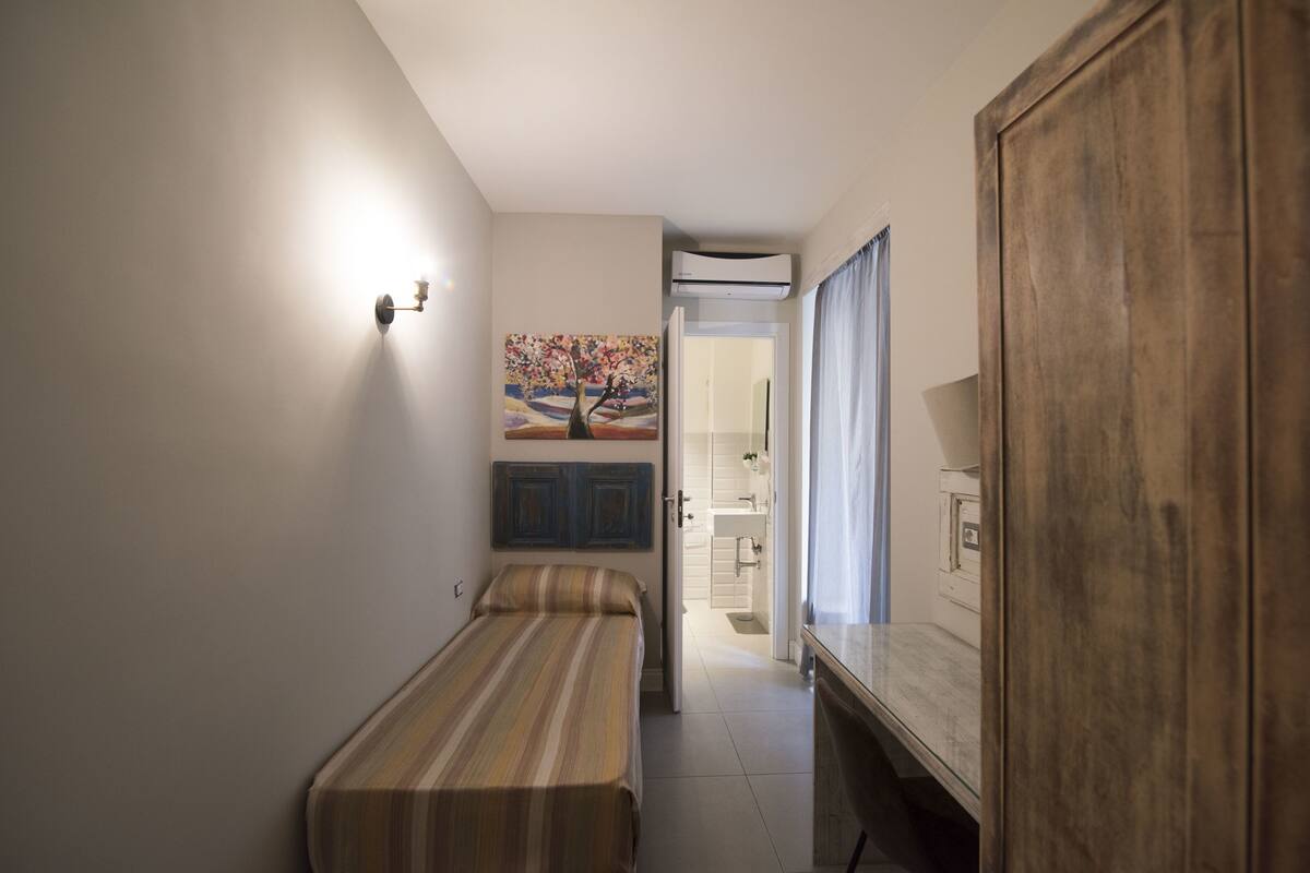 In-room safe, blackout curtains, soundproofing, free WiFi