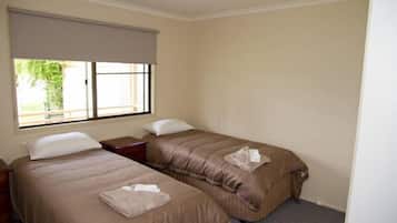 3 bedrooms, iron/ironing board, WiFi, bed sheets