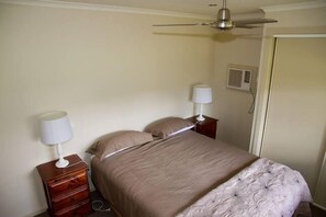 3 slaapkamers, een strijkplank/strijkijzer, wifi, beddengoed