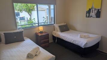 3 bedrooms, iron/ironing board, WiFi, bed sheets