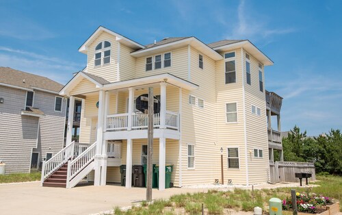 Kandel in the Wind - Corolla, Crown Point, 185 Yds to Beach, Pool, Hot Tub, Up to 4 Dogs Allowed