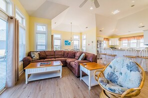 TV - Kandel in the Wind - Corolla, Crown Point, 185 Yds to Beach, Pool, Hot Tub, Up to 4 Dogs Allowed (Corolla)