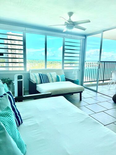 Breathtaking view (12th Floor). Ocean front beautifully decorated!