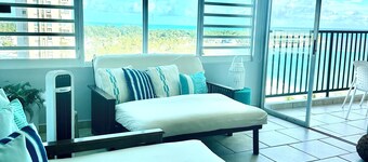 Breathtaking view (12th Floor). Ocean front beautifully decorated! 