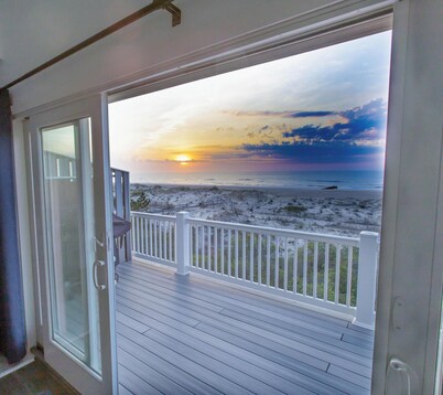 Million Dollar BeachFront 182 Five Star Great Wnter/Spring getaway!