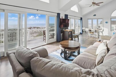 Million Dollar BeachFront 182 Five Star, book Nov/Dec dates now good value