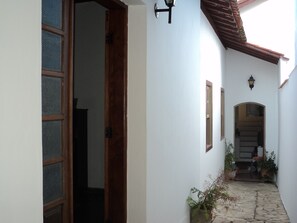 Exterior detail - House located in the historic center of Cananeia. (Cananeia)