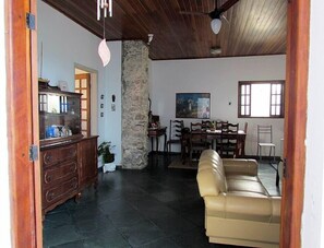 TV, DVD player, books - House located in the historic center of Cananeia. (Cananeia)