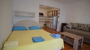 2 chambres, fer et planche à repasser, Wi-Fi gratuit, draps fournis