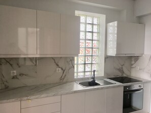 Fridge, oven, stovetop, coffee/tea maker - Cozy apartment, minimally designed in green and quiet area (Kifisia)