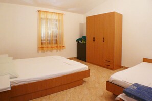 2 chambres, fer et planche à repasser, Wi-Fi gratuit, draps fournis