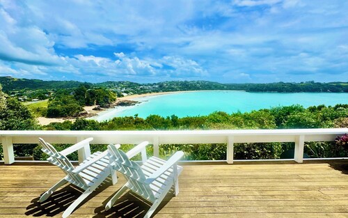 Gorgeous beach house on Oneroa Bay