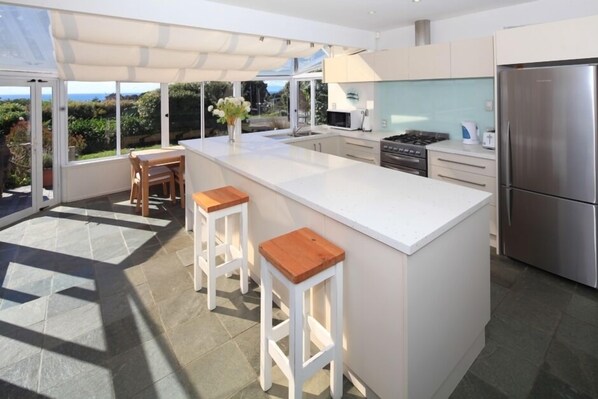 Fridge, microwave, oven, dishwasher - Gorgeous beach house on Oneroa Bay (Little Oneroa)