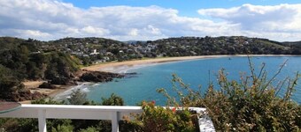 Gorgeous beach house on Oneroa Bay