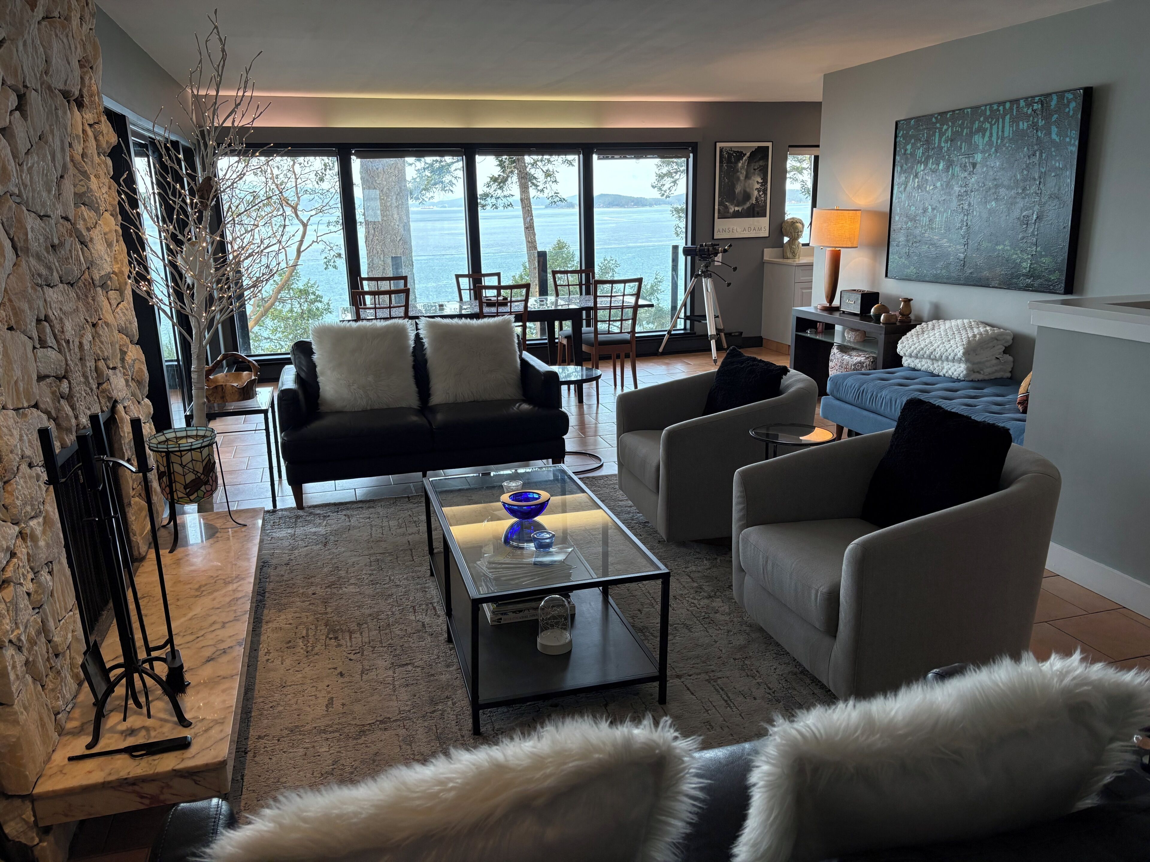 Smart TV, fireplace, foosball, books