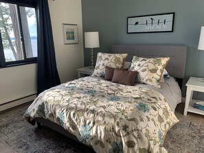 4 bedrooms, desk, iron/ironing board, free WiFi - Eagle Rock - Spacious Oceanfront - Family Friendly Home (Pender Island)