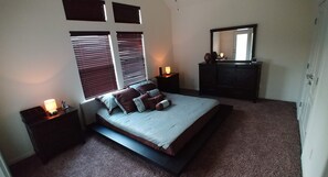 3 bedrooms, iron/ironing board, WiFi, bed sheets - Cozy, Modern Home near ACL, F1, SXSW, UT, Eastside, Downtown (Austin)