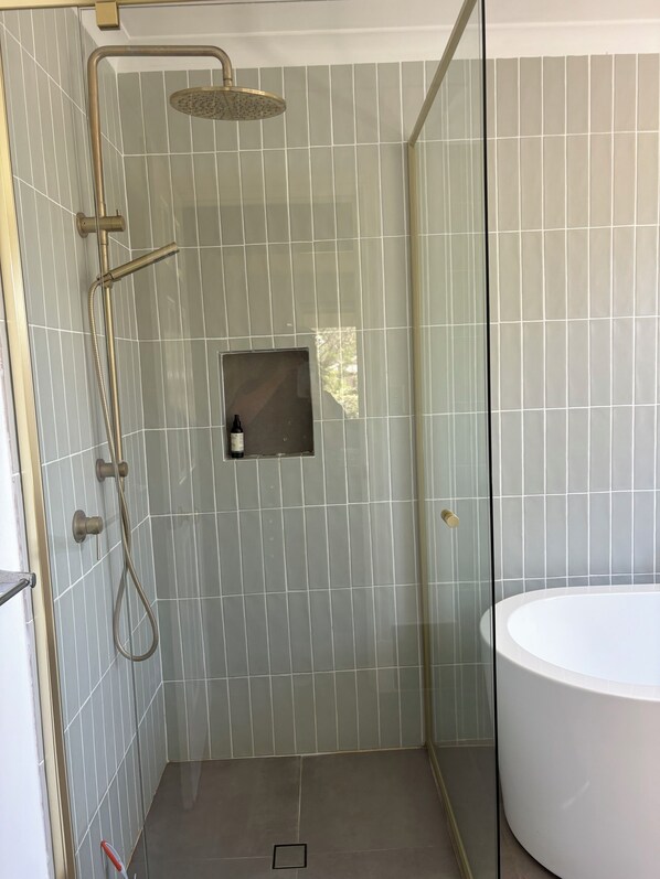 Towels, toilet paper - Dunsborough  - stroll to town or the beach in  minutes (Dunsborough)