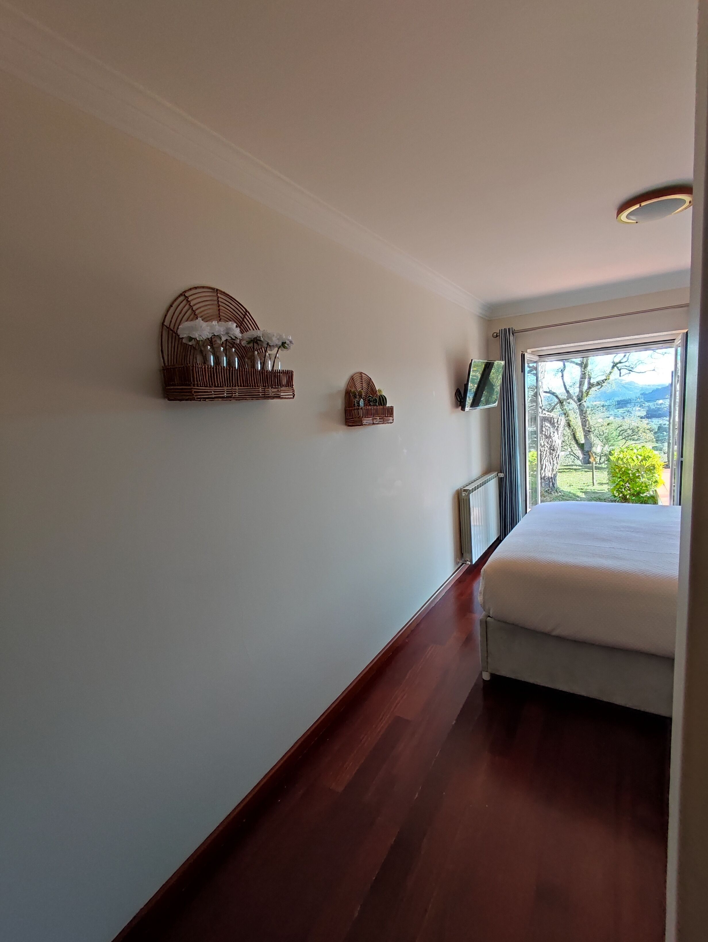 5 bedrooms, soundproofing, iron/ironing board, free WiFi