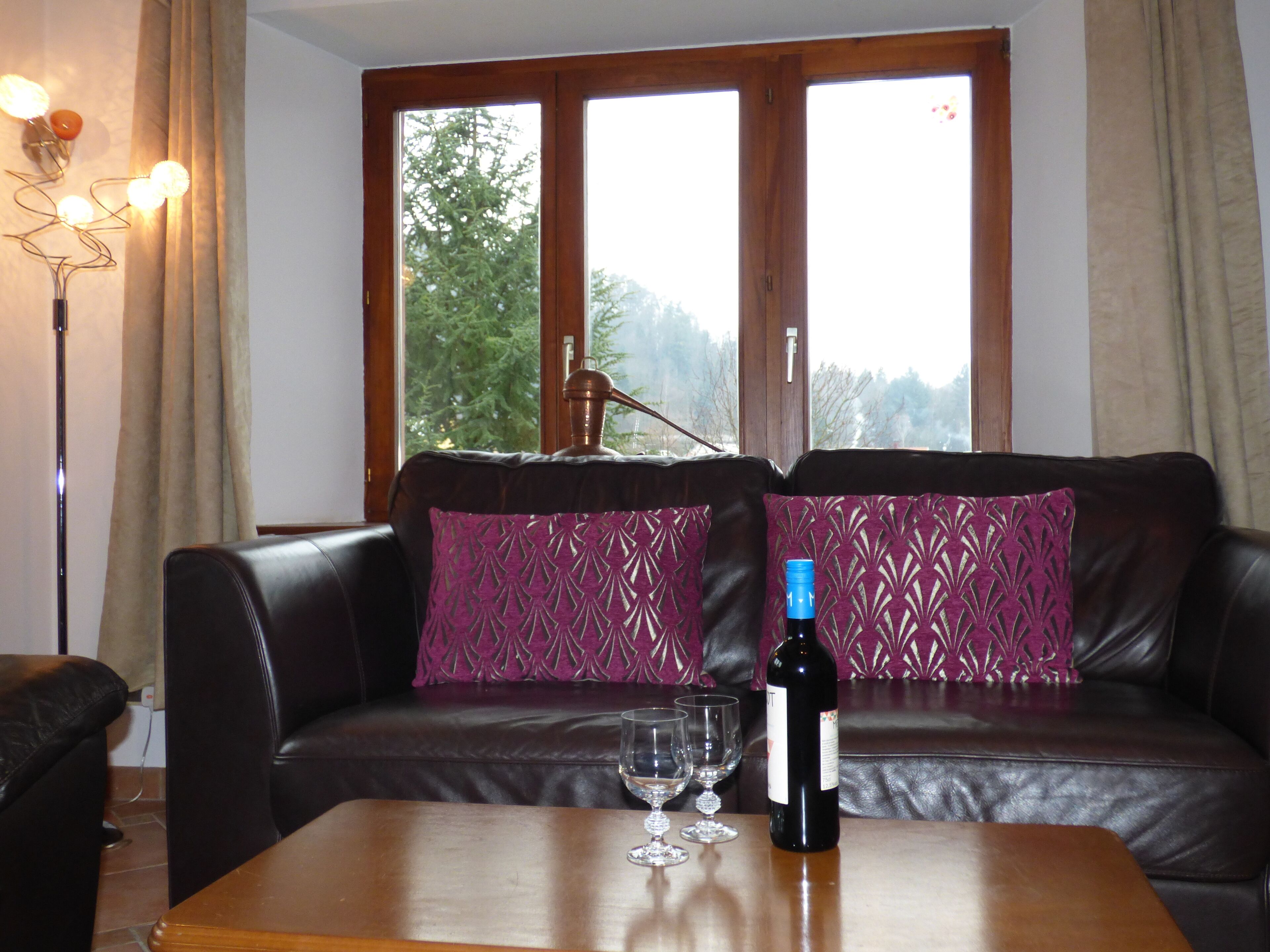 Smart-TV, Kamin, DVD-Player, Kinderspielzeug