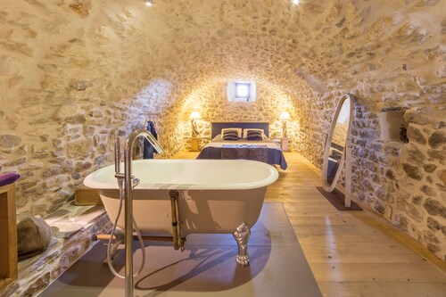 Charmantes Steinhaus mit beheiztem Pool