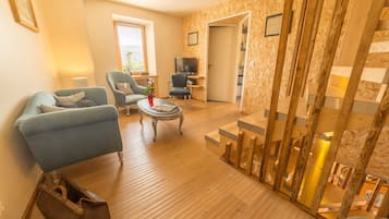 Fernseher, Kamin, Videospiele, DVD-Player