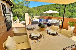 Outdoor dining - Beautiful Tranquil Villa, Very private but close to ammeneties (CALVIA)