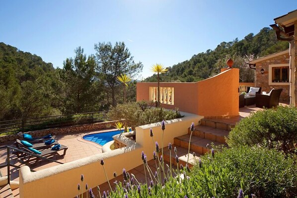Property grounds - Beautiful Tranquil Villa, Very private but close to ammeneties (CALVIA)