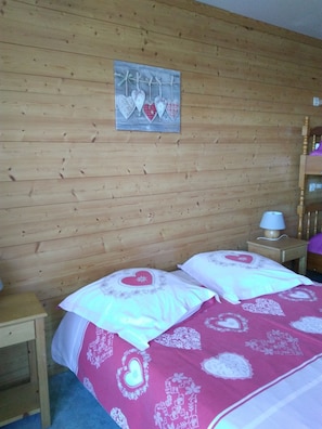 1 bedroom, iron/ironing board, travel cot, free WiFi