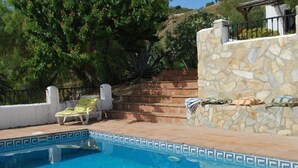 A swimming pool with a stone wall and steps leading up to it. - Pretty Reformed Stables With Spectacular Country Views, Private Pool And Gardens (El Tropezon, Colmenar)