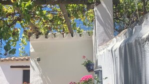 A set of outdoor stone steps leading up to a white building with a tiled roof. - Pretty Reformed Stables With Spectacular Country Views, Private Pool And Gardens (El Tropezon, Colmenar)