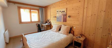 3 bedrooms, iron/ironing board, travel cot, WiFi