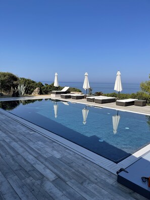 Pool - VILLA ON THE SEA WITH OUTDOOR POOL AND PRIVATE ACCESS TO THE SEA (ALGHERO)