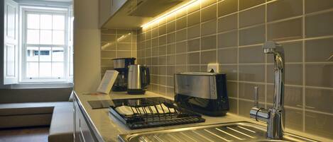 Fridge, microwave, stovetop, dishwasher