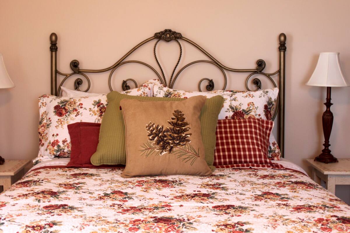 Suite, 1 Tempat Tidur Queen, kamar mandi pribadi, pemandangan gunung (Rosita Suite) | Seprai premium, tirai kedap cahaya, dan setrika/meja setrika