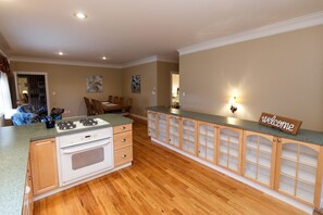 Premium bedding, individually decorated, individually furnished - Lamp Post Lodge (Westcliffe)