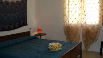 2 habitaciones, tabla de planchar con plancha y cuna de viaje