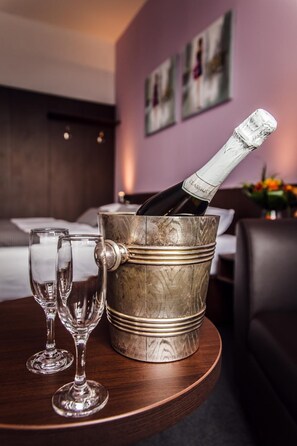 Hypo-allergenic bedding, pillowtop beds, minibar, in-room safe - Interhotel Zlin (Zlin)