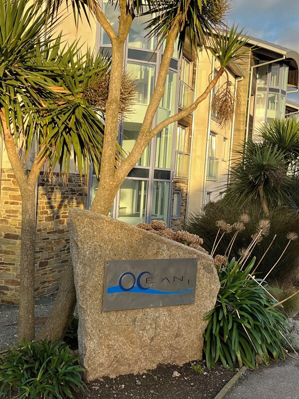 تفاصيل الفندق من الخارج